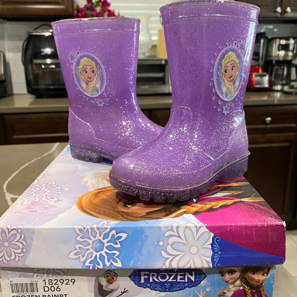 Disney's Frozen Rain Boots - Picture 2 of 5